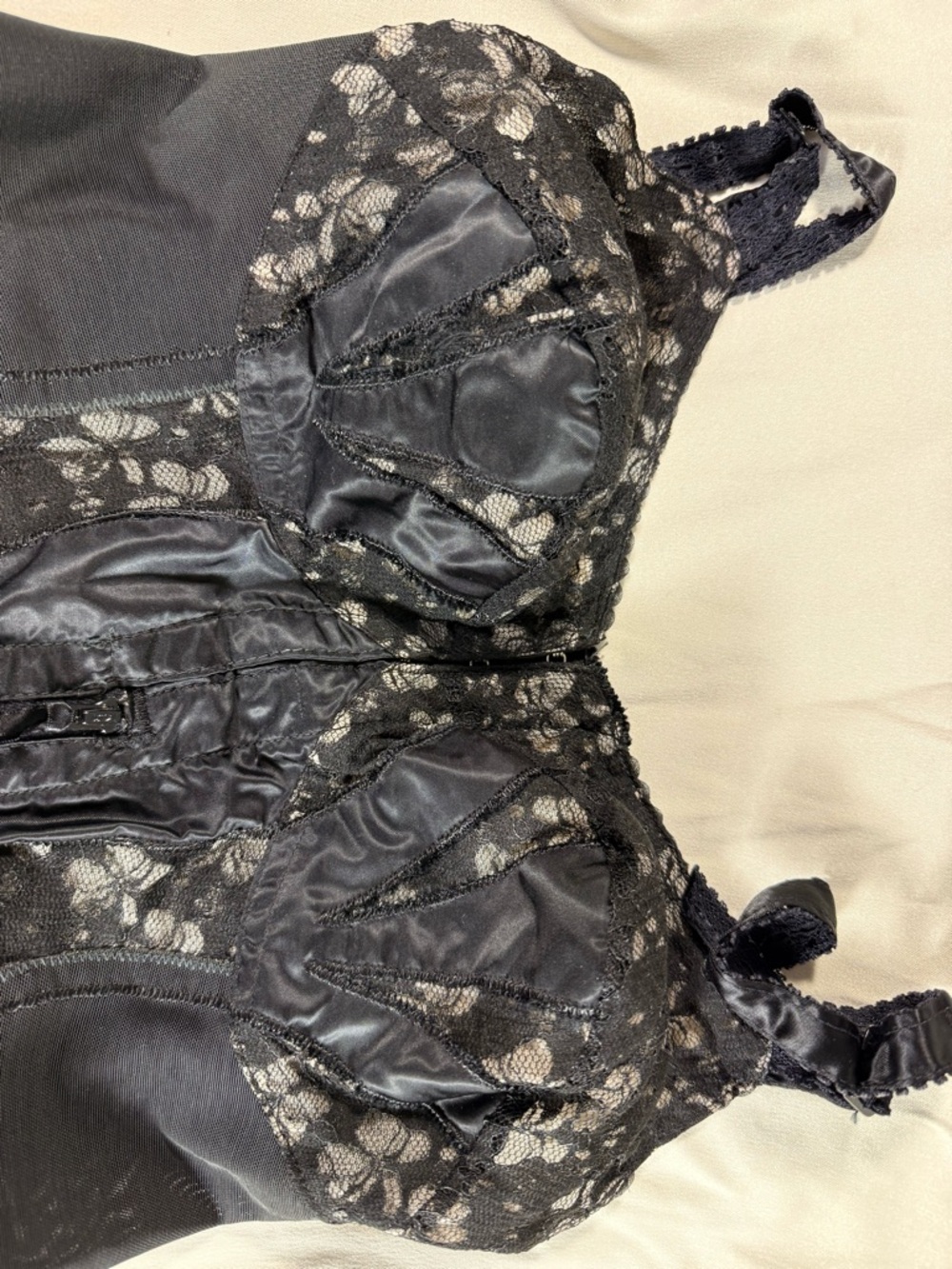 Vintage Black Lace Shaping Girdle with Garter Detail - Picture 4 of 12